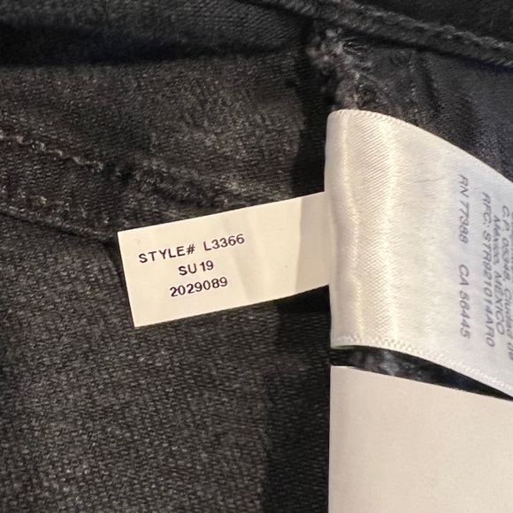 Madewell Vintage Black 9" Raw Edge Denim Shorts in Everton Wash (W 34) - Picture 10 of 12